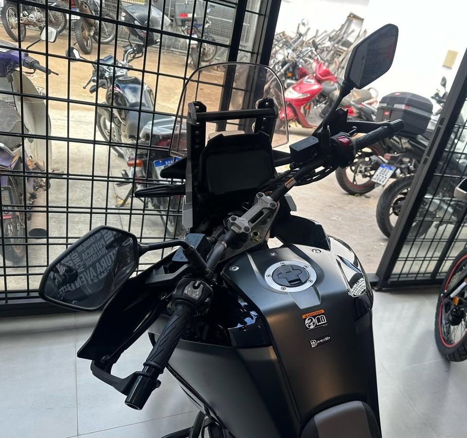 SUZUKI VSTROM 1050 XT 2025