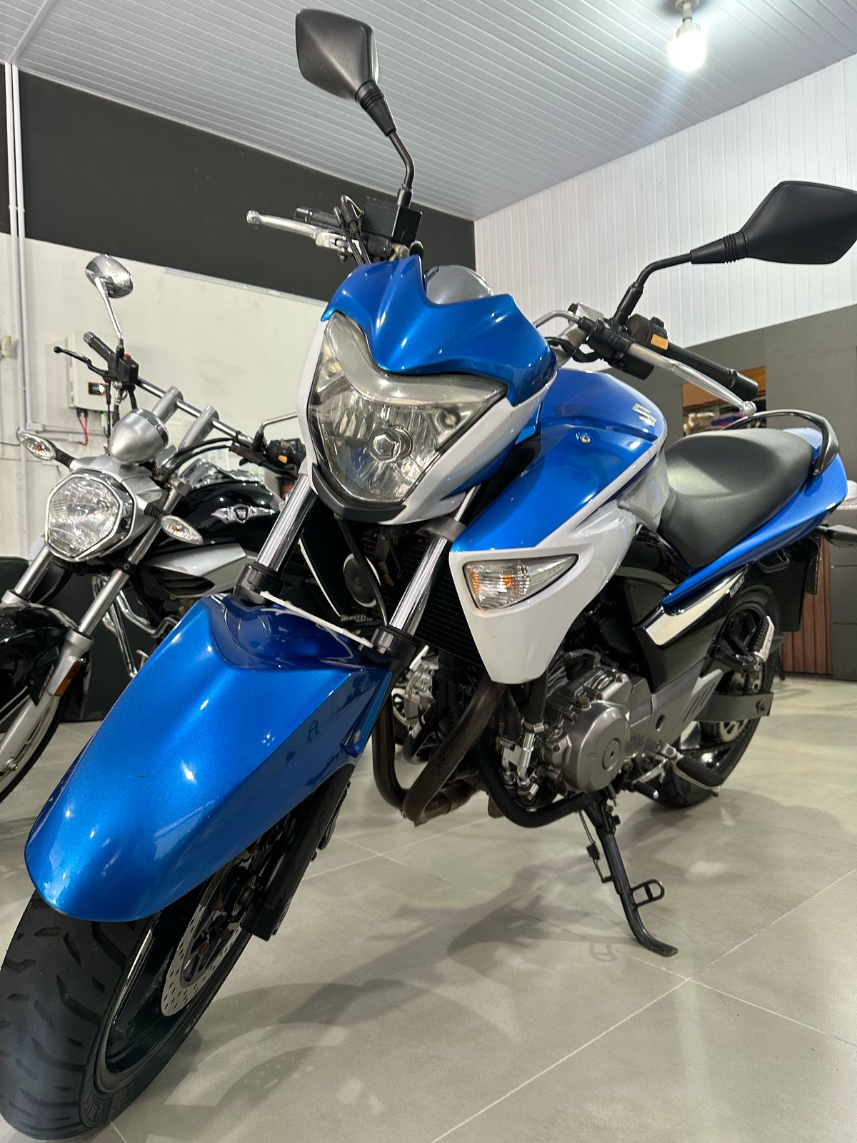 SUZUKI INAZUMA 250 2015