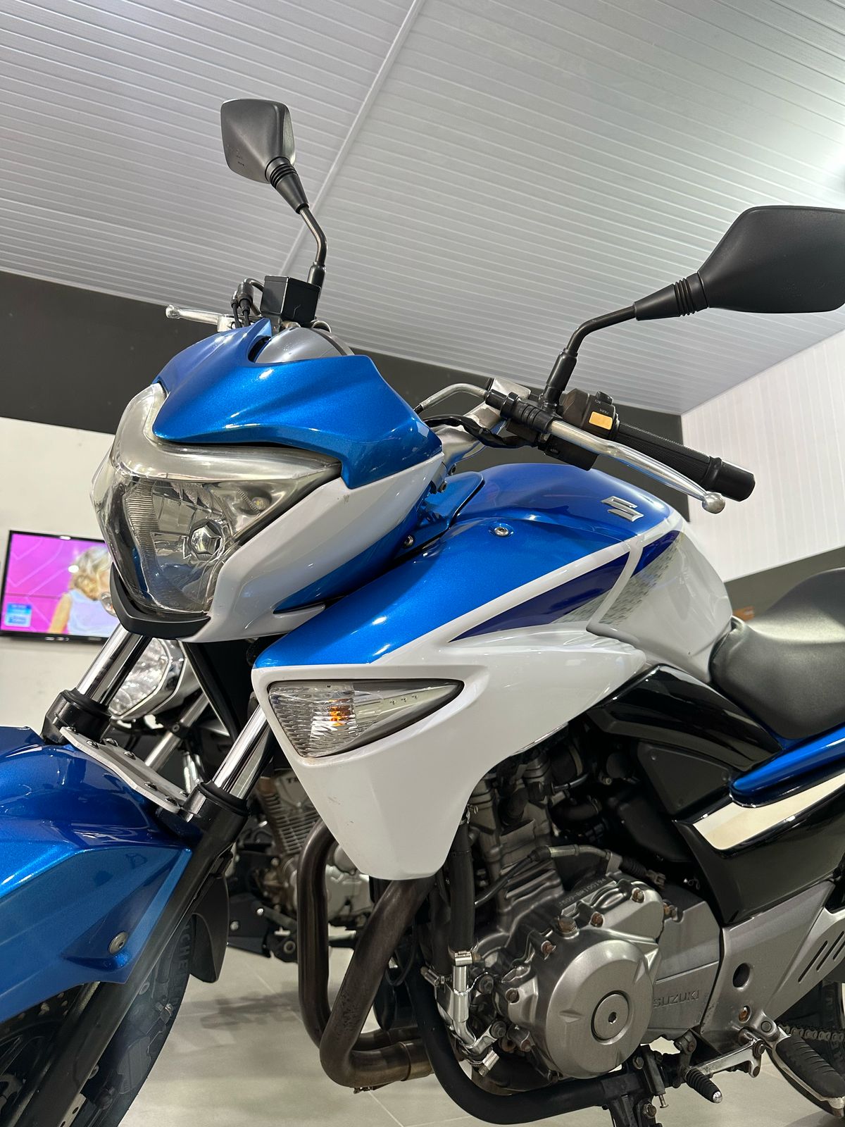 SUZUKI INAZUMA 250 2015